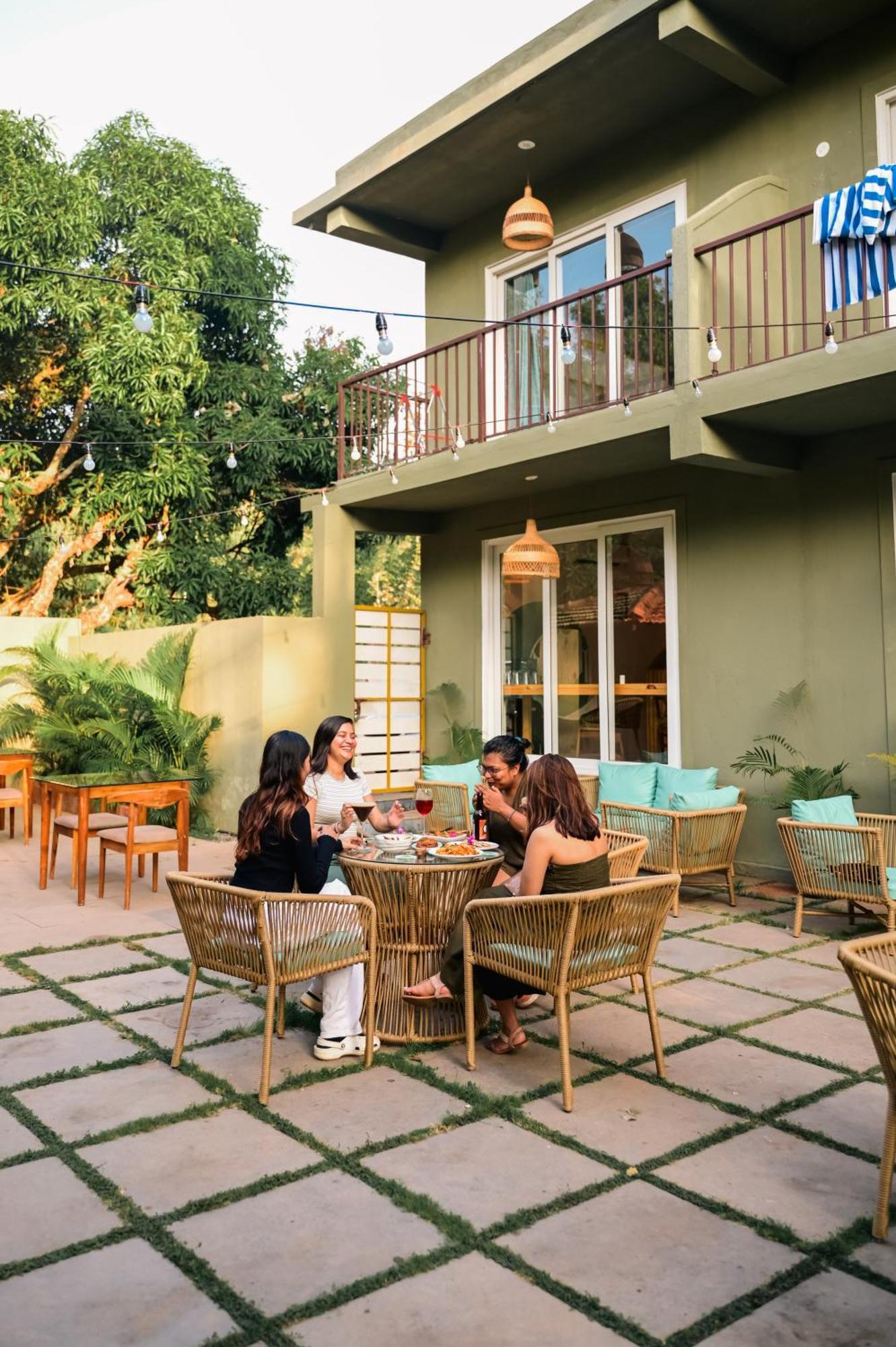Locomo Boutique, Morjim - Stay Work Eat Εξωτερικό φωτογραφία