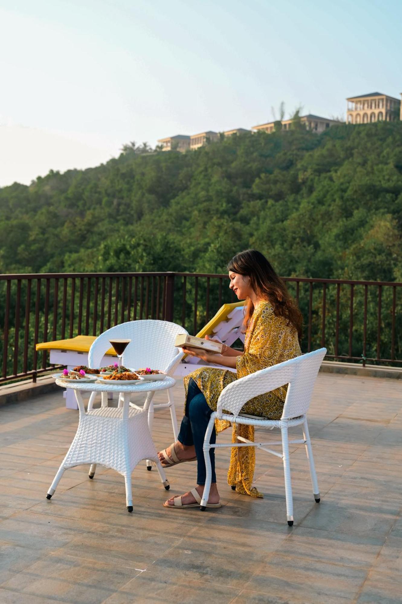 Locomo Boutique, Morjim - Stay Work Eat Εξωτερικό φωτογραφία